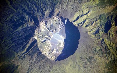 有记录以来最猛烈的一次火山喷发：坦博拉火山