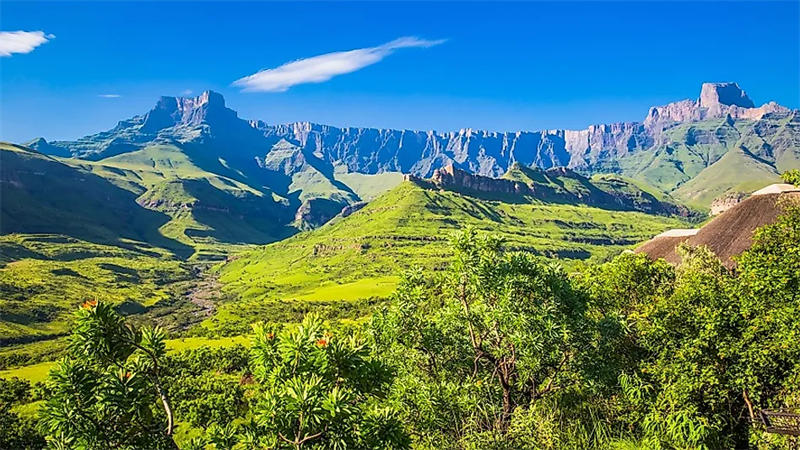 南非高原边缘大断崖风景图