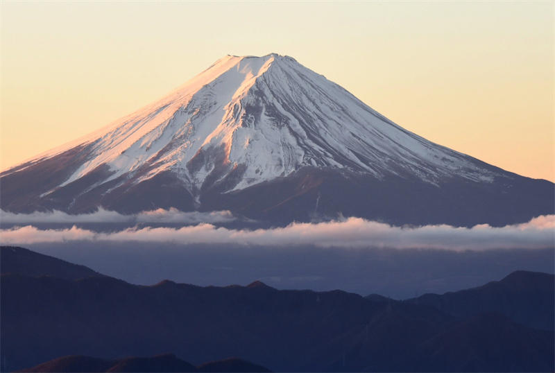 富士山是日本最高的山，也是日本的象征，但是同时它也是一个随时爆炸的火药桶