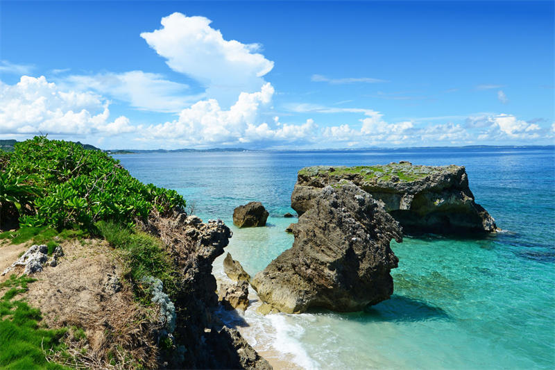 琉球群岛属于亚热带海洋性气候，风景美丽