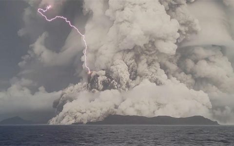 汤加火山喷发向平流层中注入超过10%的水蒸气，可能加剧气候变暖