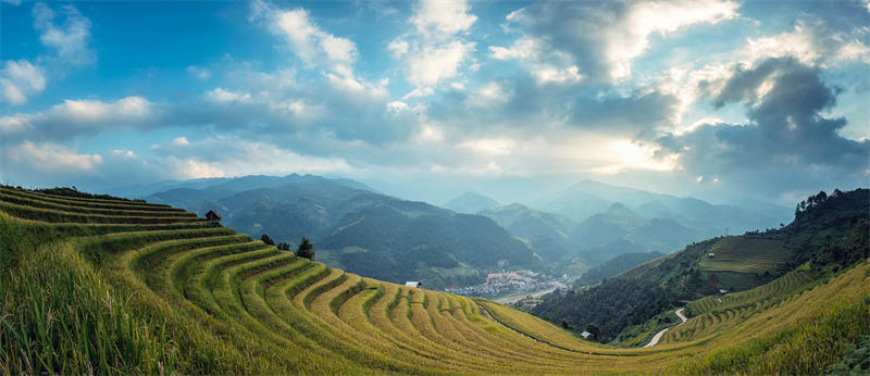 虽然我国的农业用地面积占排名世界第四，但是我国的各种农产品产量大部分都高居世界第一